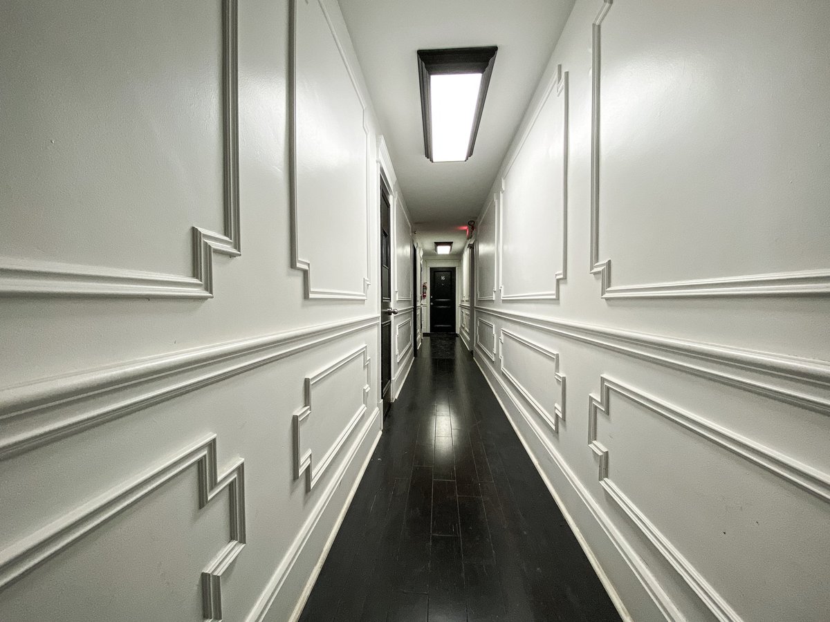 690 Avenue Ogilvy - Photo 1