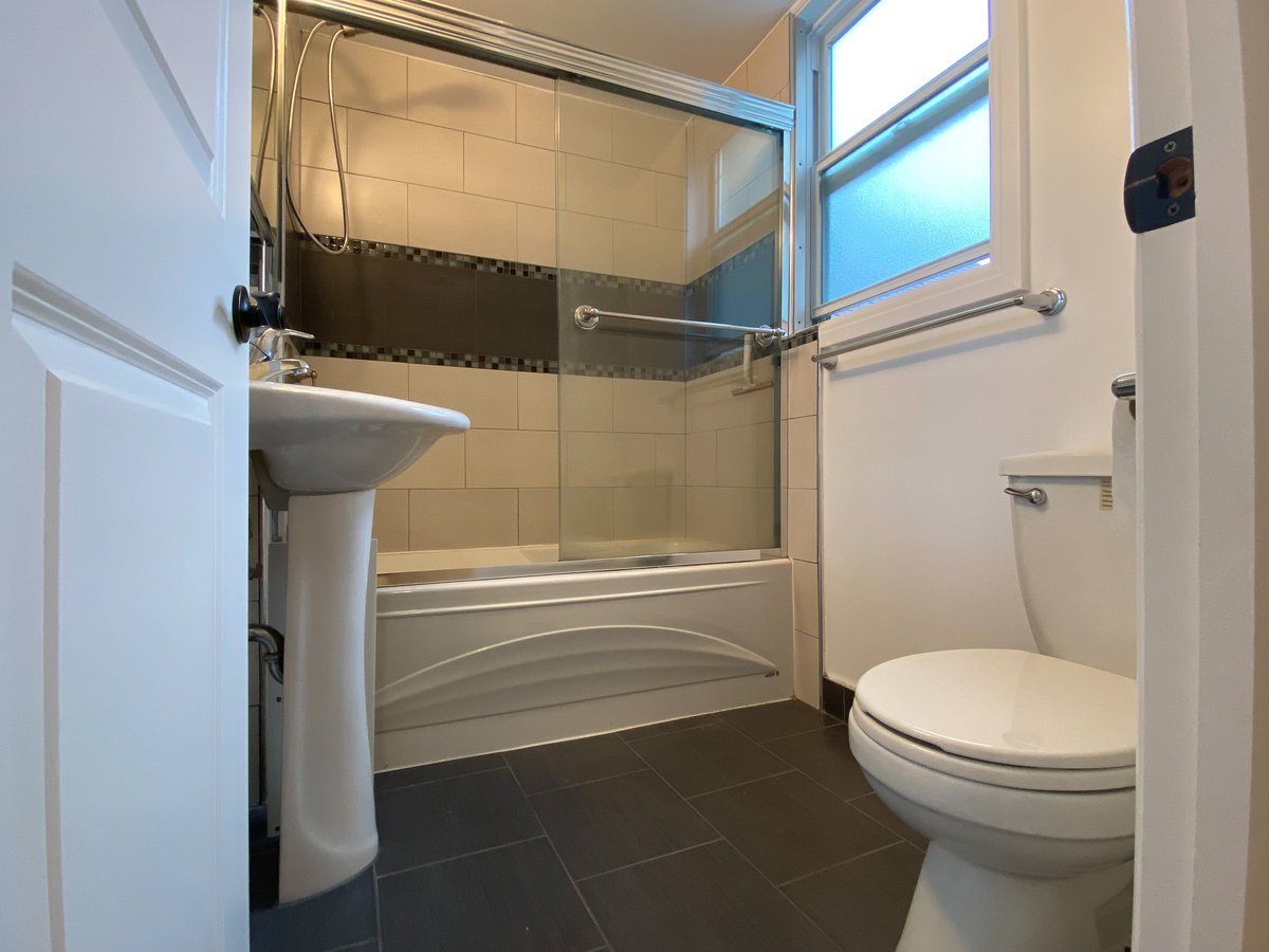690 Avenue Ogilvy - Photo 6