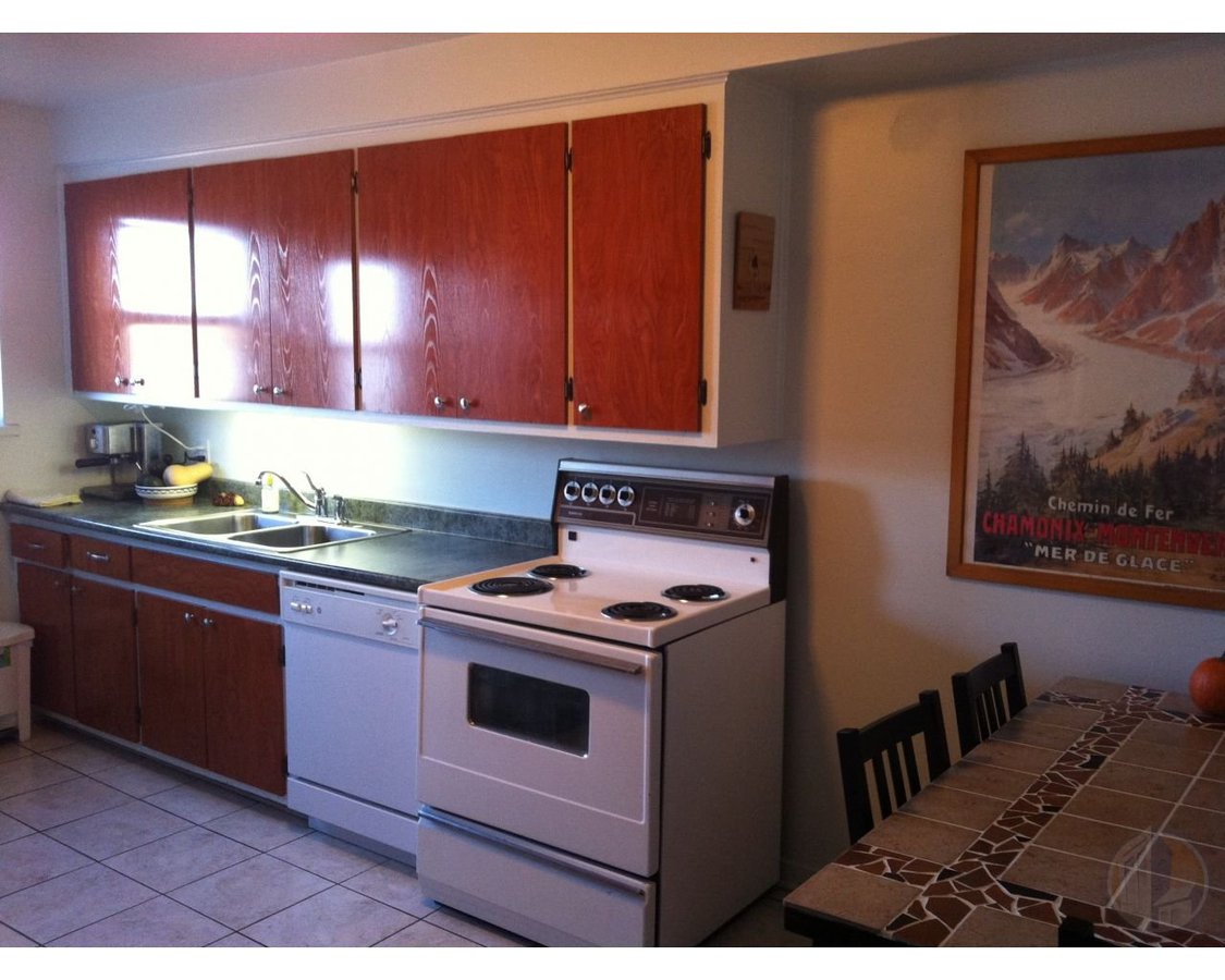 WATERFRONT 4 1/2*RENOVATED*HARDWOOD*APPLIANCES - Photo 3