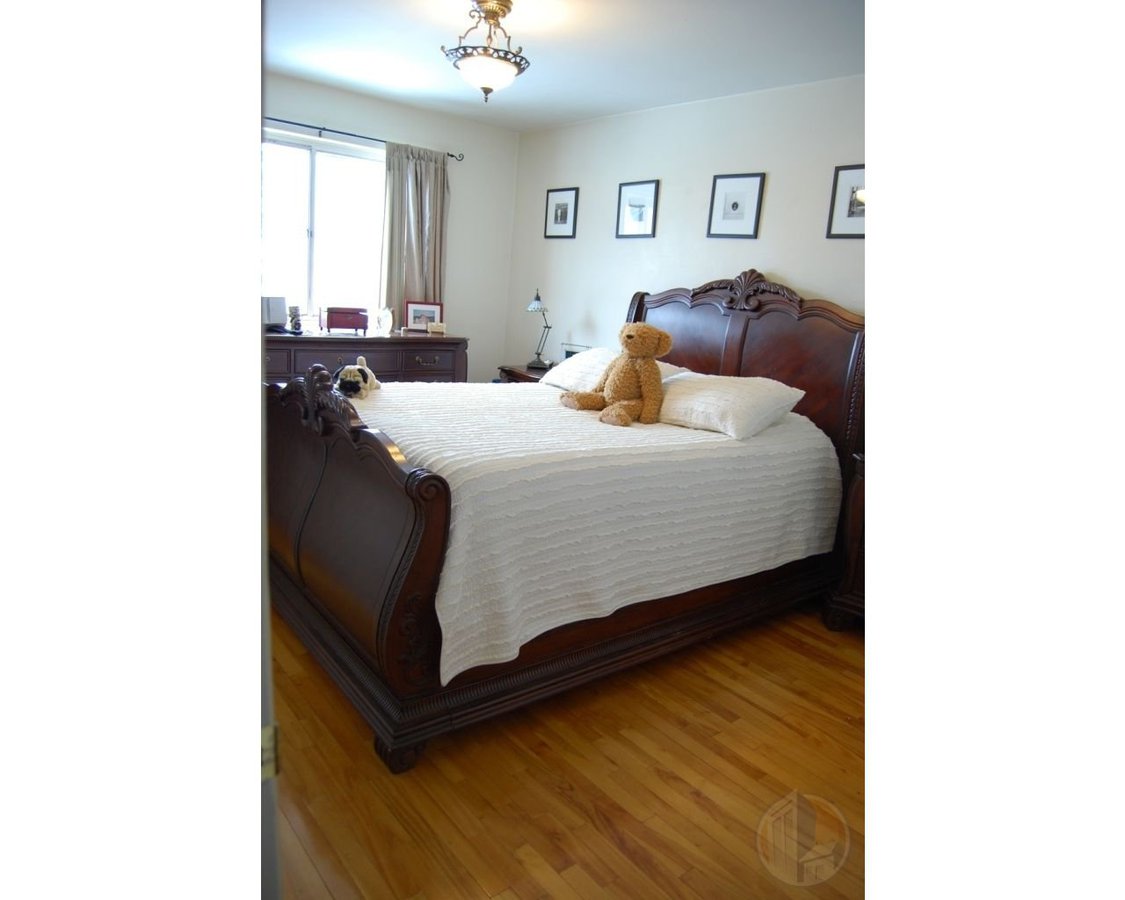 WATERFRONT 4 1/2*RENOVATED*HARDWOOD*APPLIANCES - Photo 6