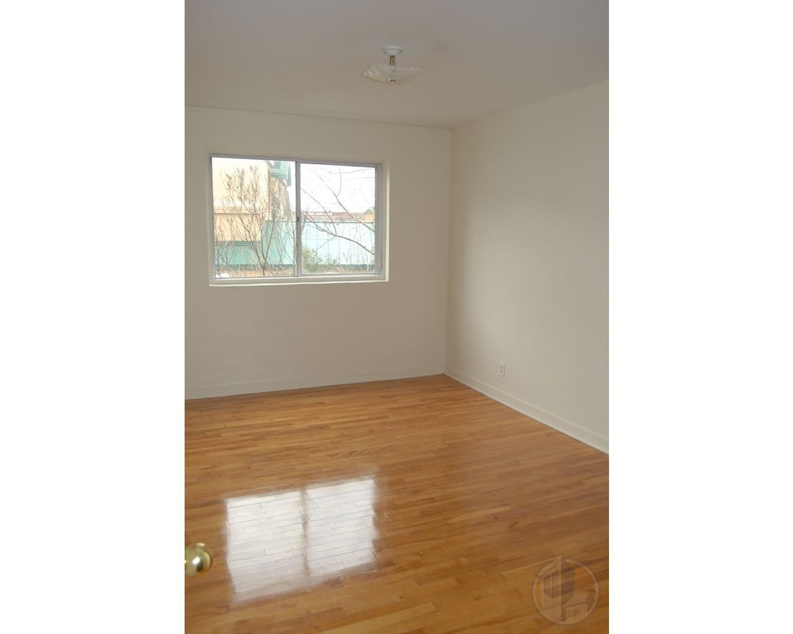 WATERFRONT 4 1/2*RENOVATED*HARDWOOD*APPLIANCES - Photo 8
