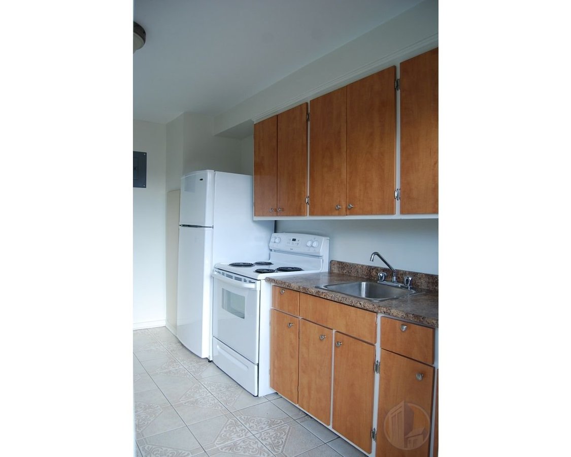 WATERFRONT 4 1/2*RENOVATED*HARDWOOD*APPLIANCES - Photo 13