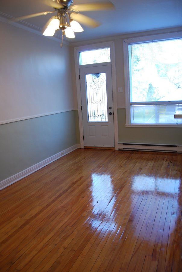 LACHINE WATERFRONT 6-ROOMS*2-FLOORS*2-BEDROOM*YARD - Photo 2