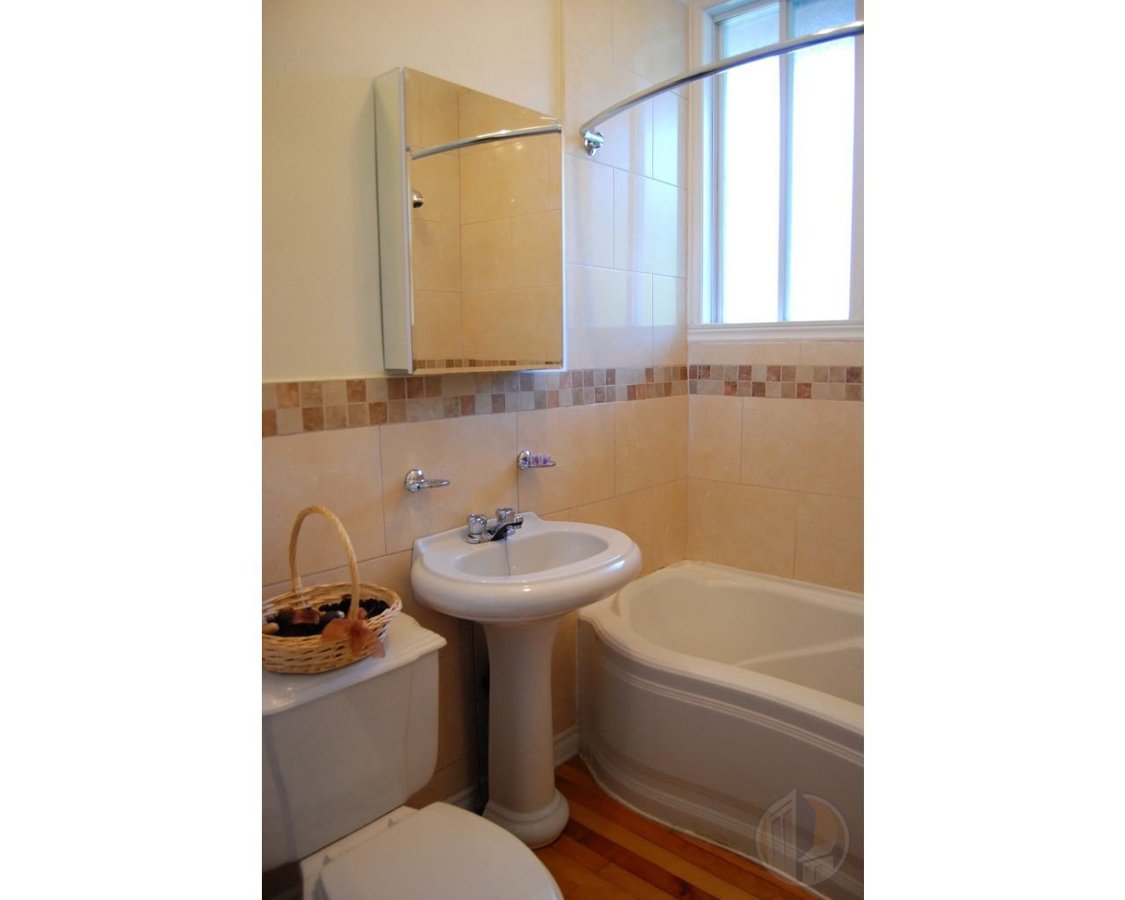 LACHINE WATERFRONT 6-ROOMS*2-FLOORS*2-BEDROOM*YARD - Photo 5