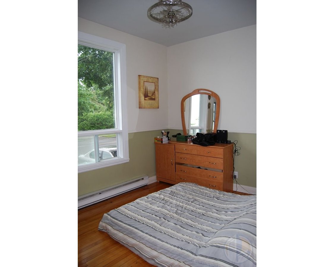 LACHINE WATERFRONT 6-ROOMS*2-FLOORS*2-BEDROOM*YARD - Photo 6