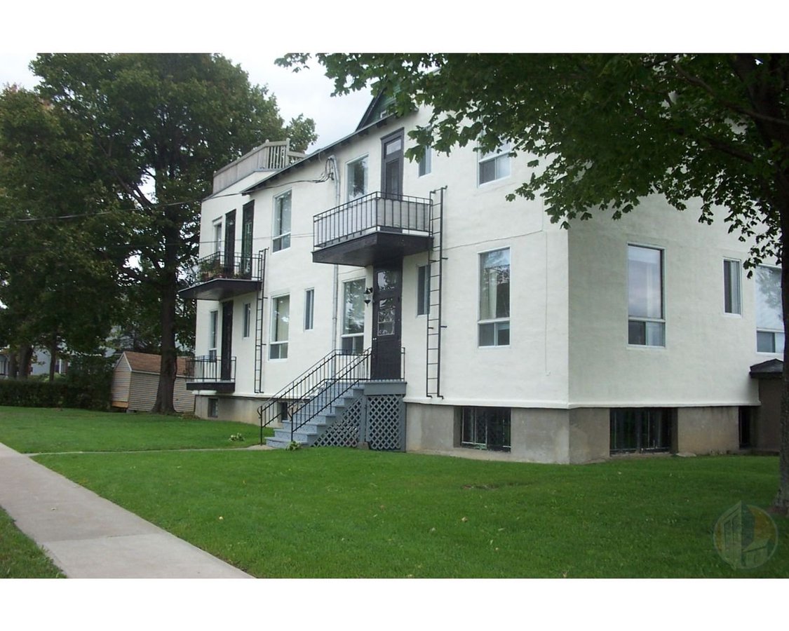 LACHINE WATERFRONT 6-ROOMS*2-FLOORS*2-BEDROOM*YARD - Photo 15