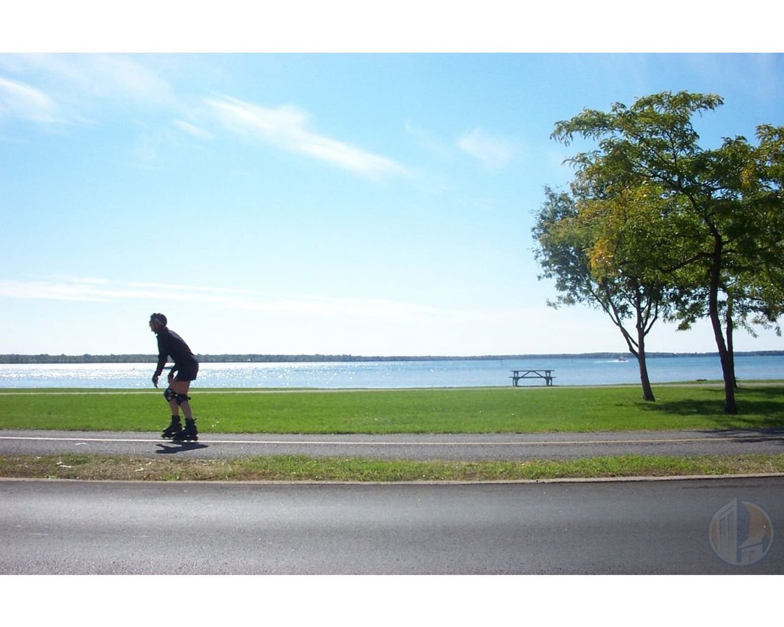 LACHINE WATERFRONT 6-ROOMS*2-FLOORS*2-BEDROOM*YARD - Photo 17
