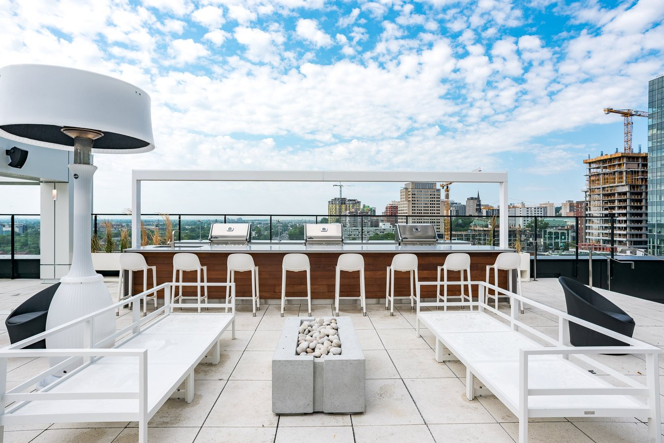 Luxury condo at the Bell Centre - 34 floors - Photo 11