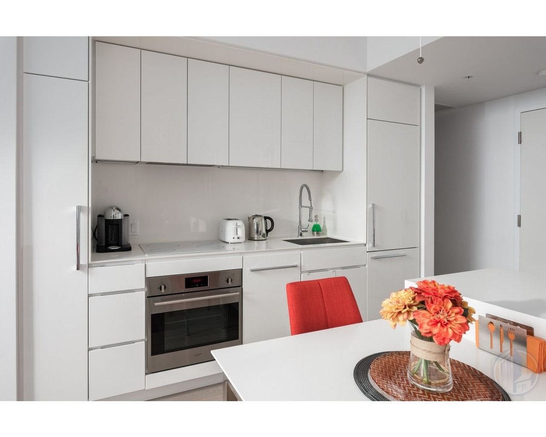 Luxury condo at the Bell Centre - 34 floors - Photo 2