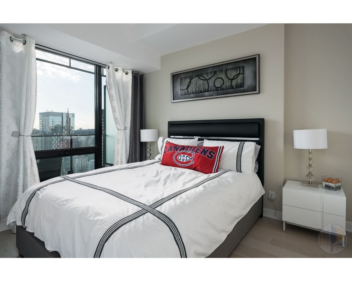 Luxury condo at the Bell Centre - 34 floors - Photo 3