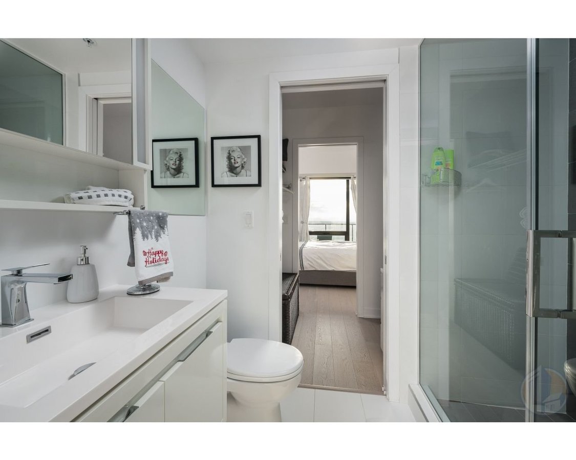 Luxury condo at the Bell Centre - 34 floors - Photo 4