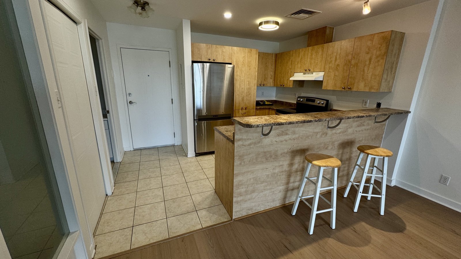 Condo 4 1/2 furnished, short term, ALL INCLUSIVE - Photo 3
