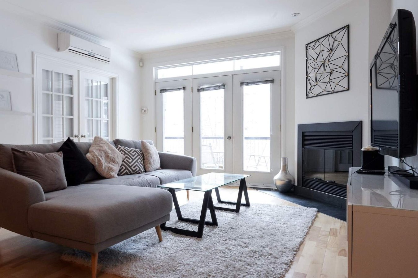 Louer.ca ) 1070 Rue SainteElisabeth, Montréal QC à Louer