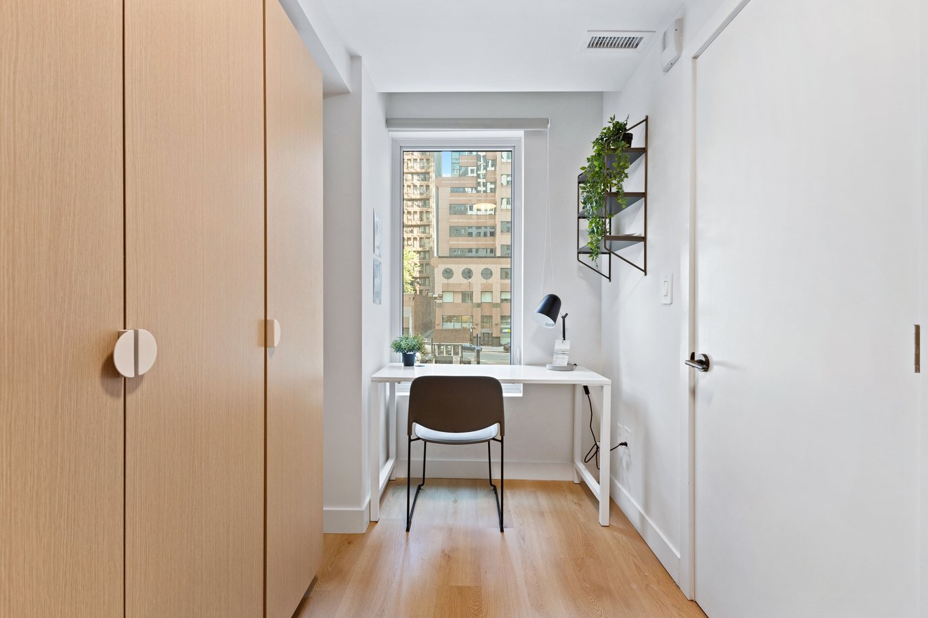 Louer.ca ) 2025 Rue Peel, Montréal QC for Rent