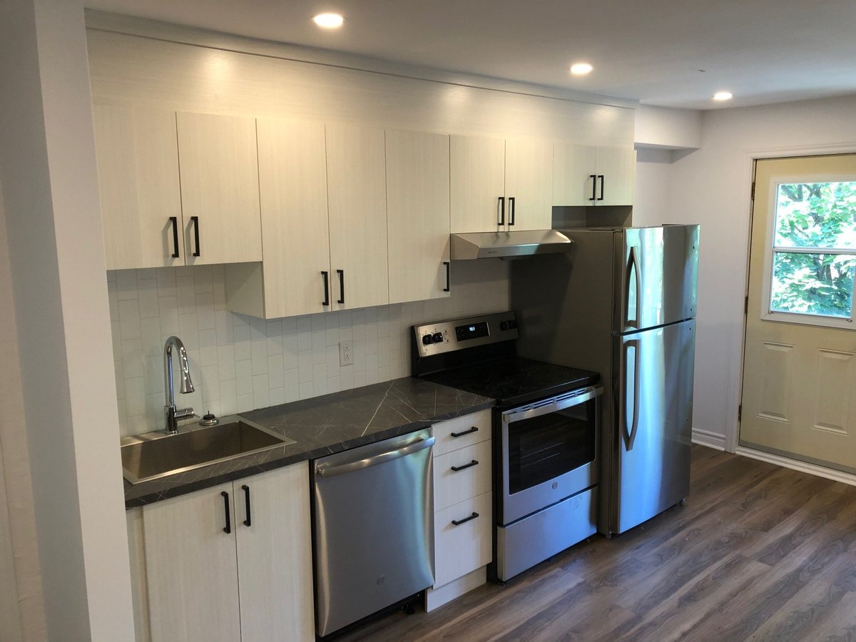3020 Avenue Barclay - Photo 1