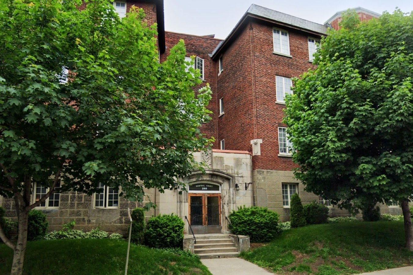 250 Avenue Lansdowne - Photo 1