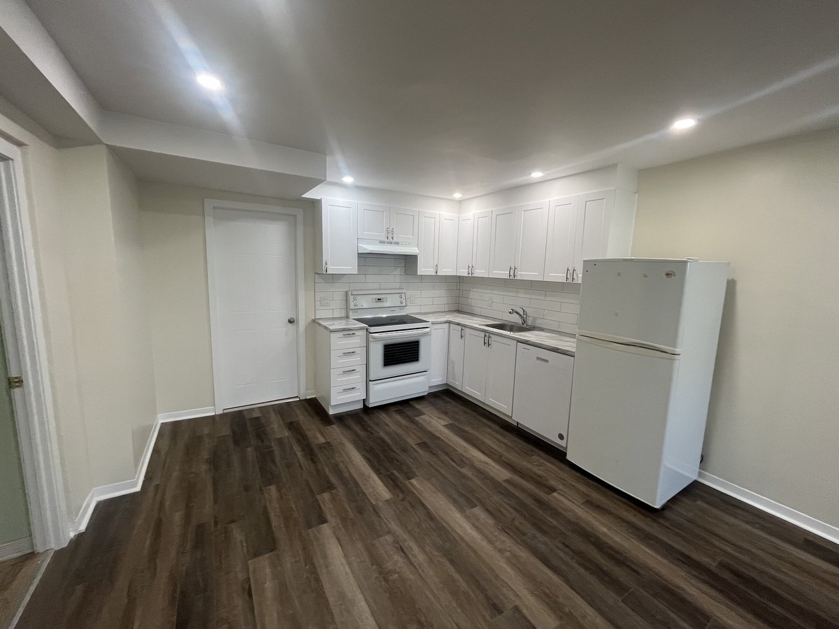 Montréal QC Bachelors, Basements, Lofts and Studios for Rent