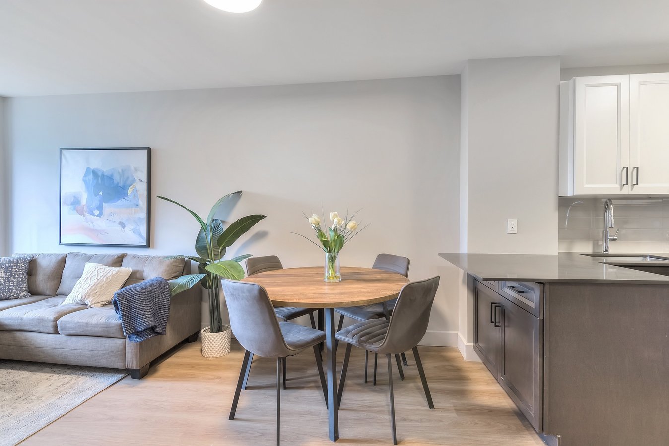 2555 Avenue Benny - Photo 1