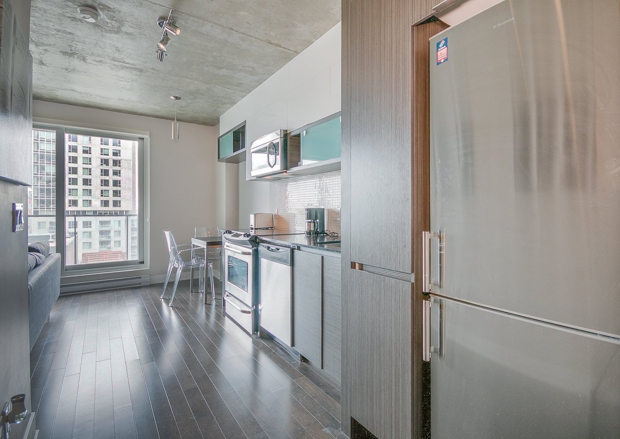 235 Rue Peel - Photo 2