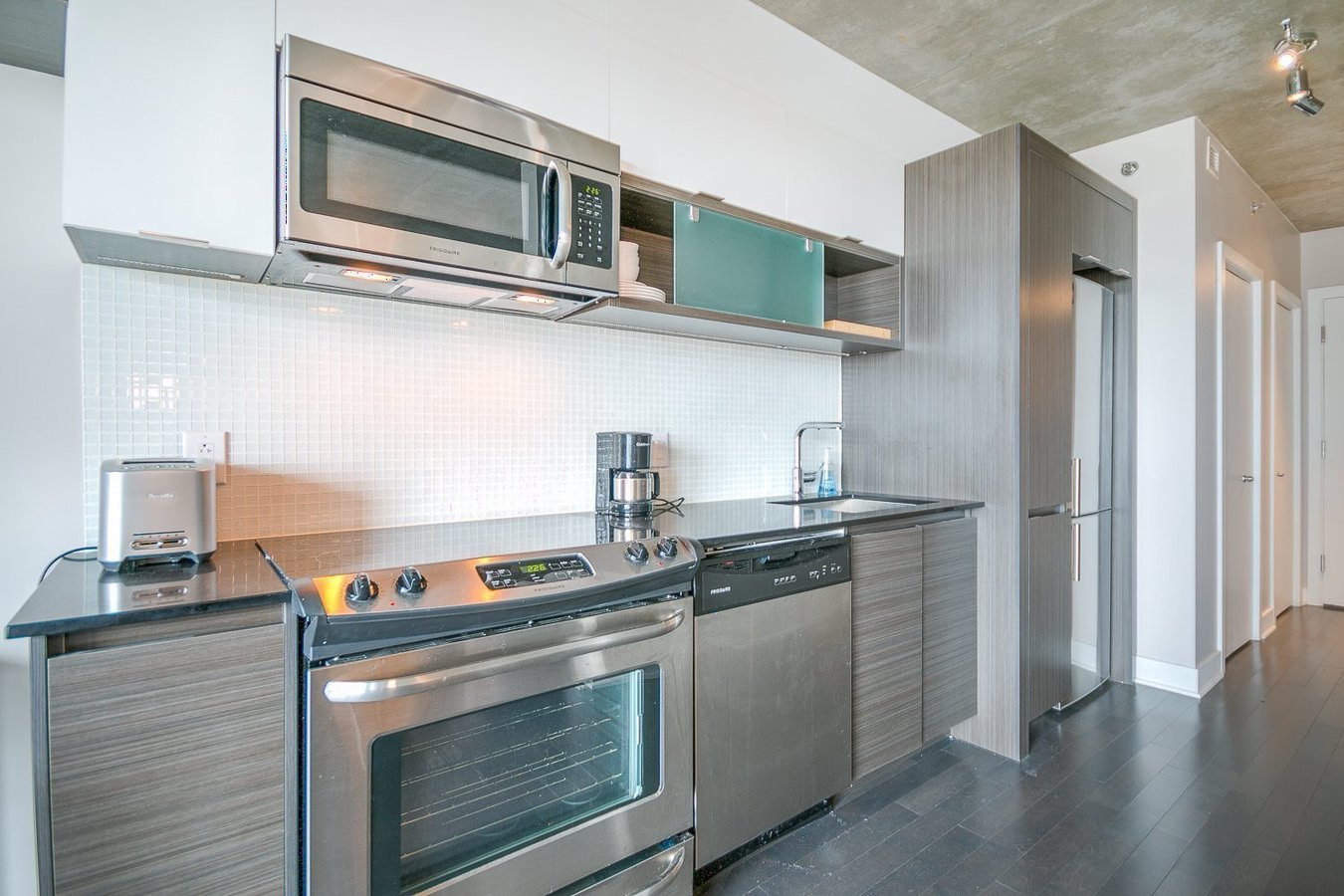 235 Rue Peel - Photo 3