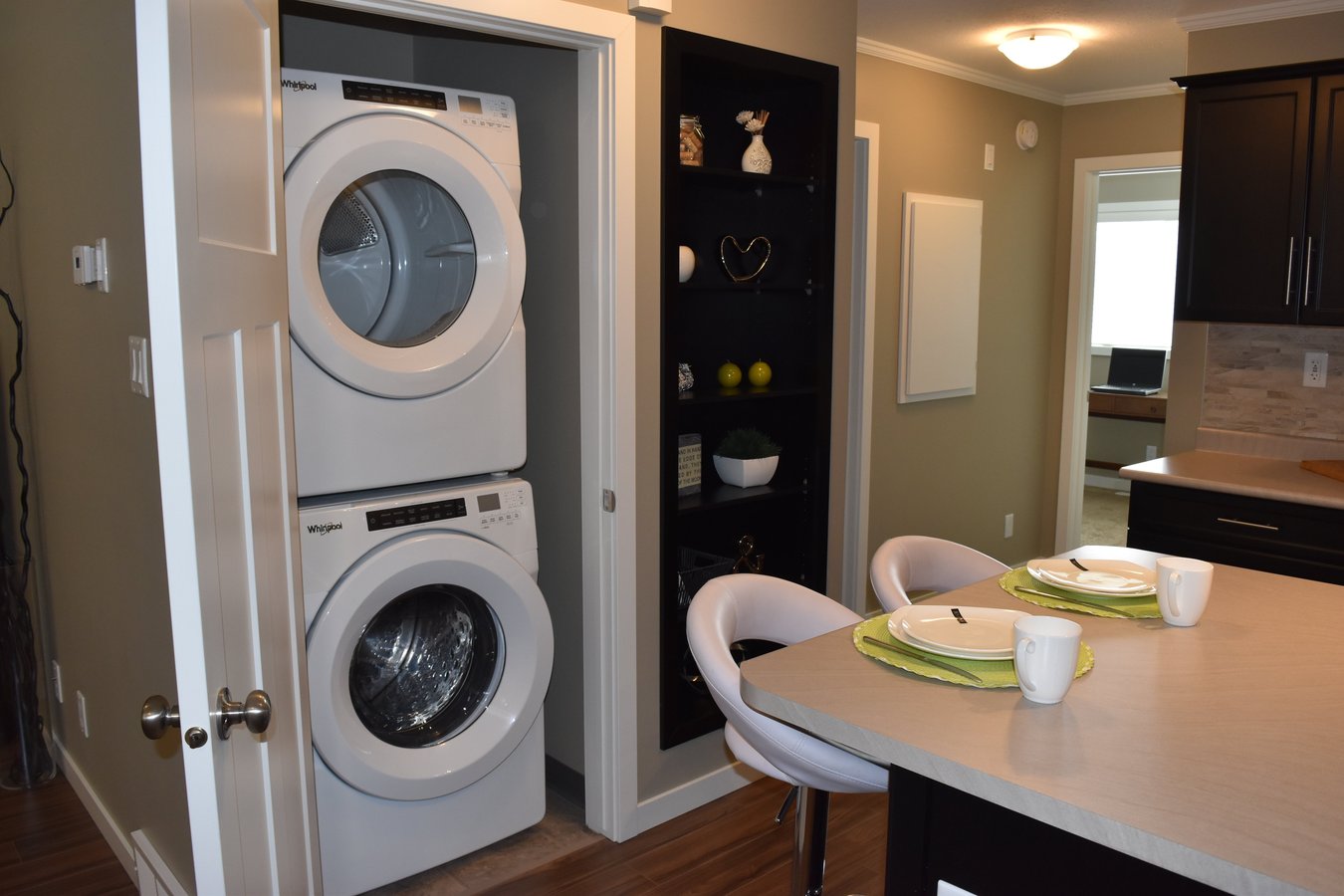 945 Maplewood Drive - Photo 4