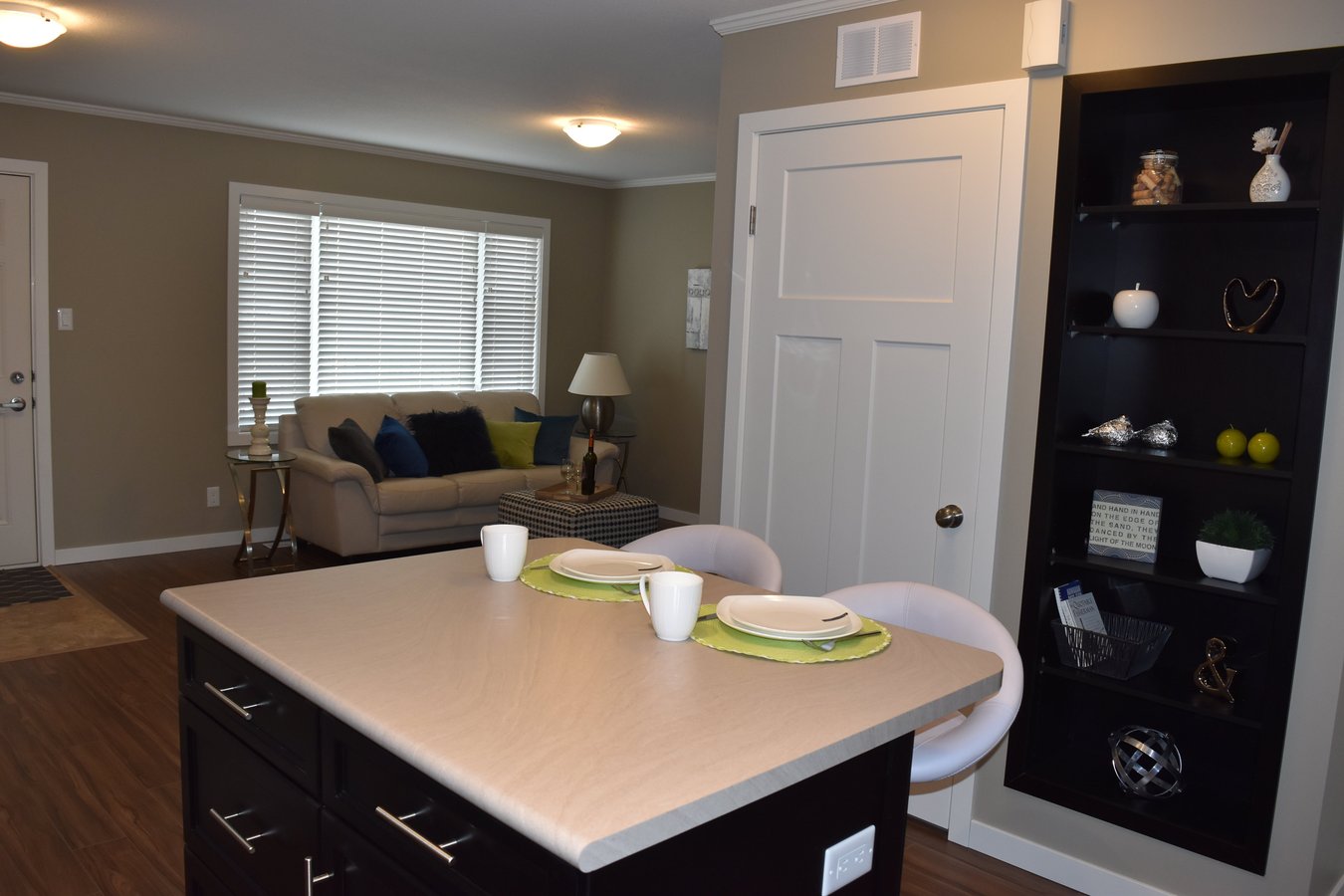 945 Maplewood Drive - Photo 3