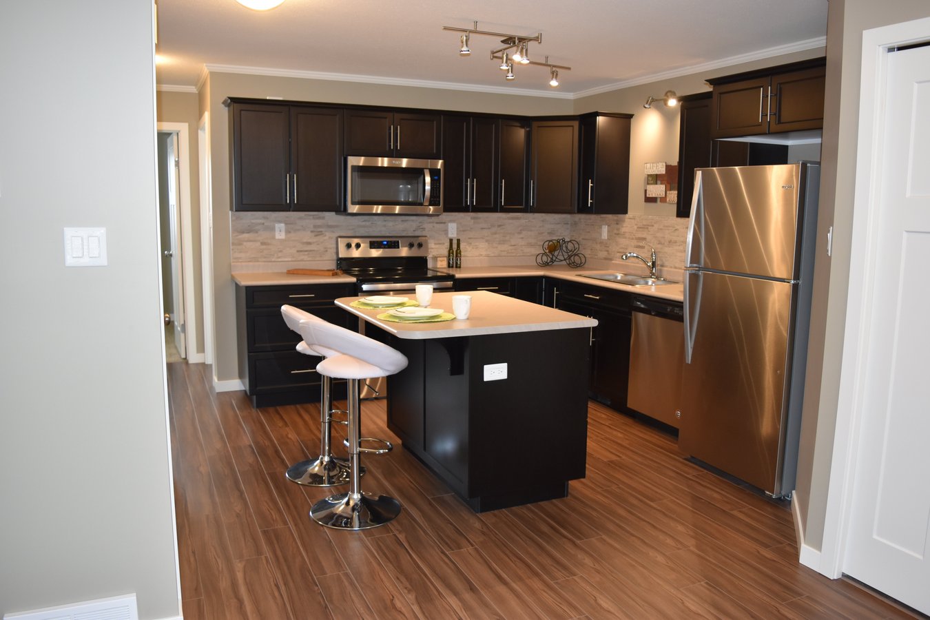 945 Maplewood Drive - Photo 2
