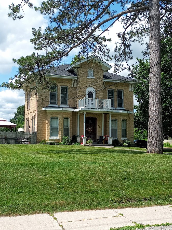 Rentals.ca Mount Forest Apartments, Condos and Houses For Rent