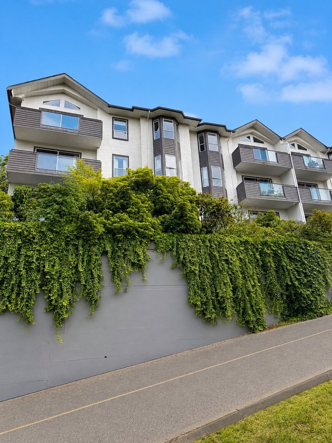 1651 Dufferin Crescent - Photo 10