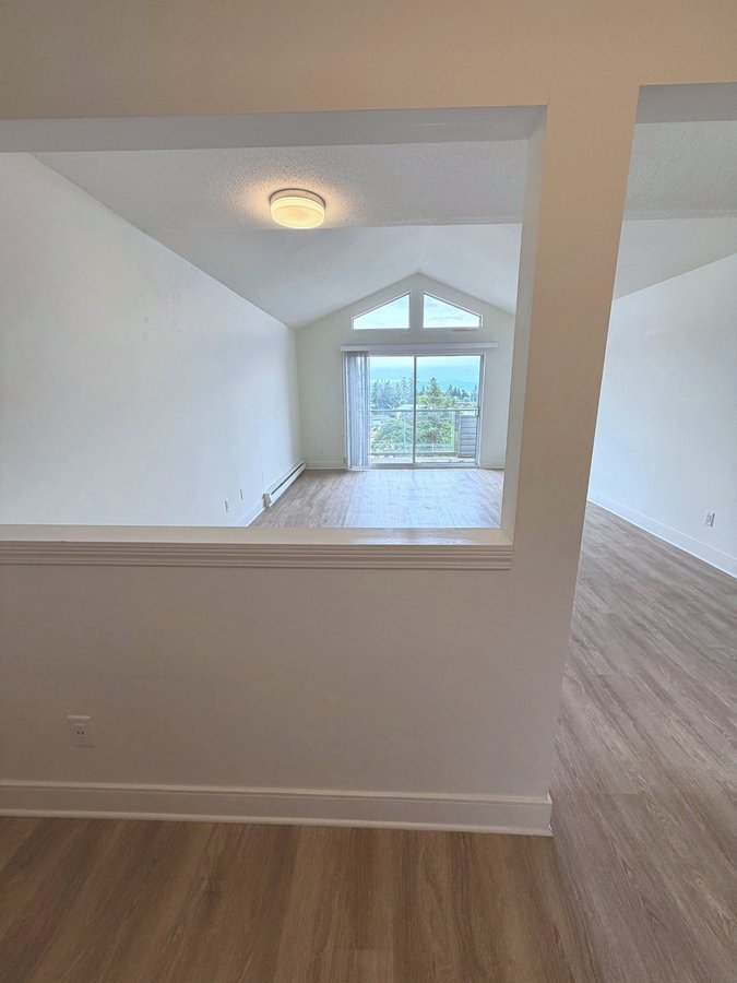 1651 Dufferin Crescent - Photo 3