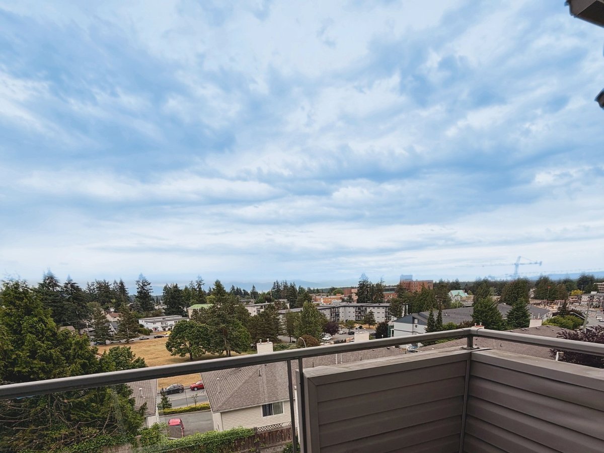 1651 Dufferin Crescent - Photo 8