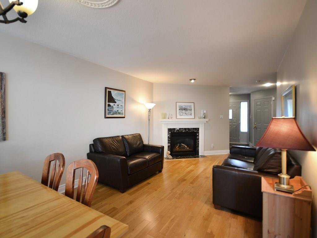 102 Thornbury Crescent - Photo 3