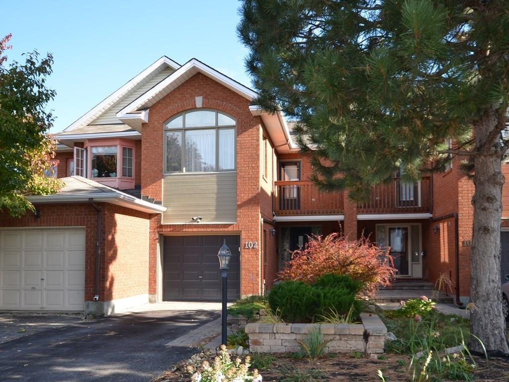 102 Thornbury Crescent - Photo 1