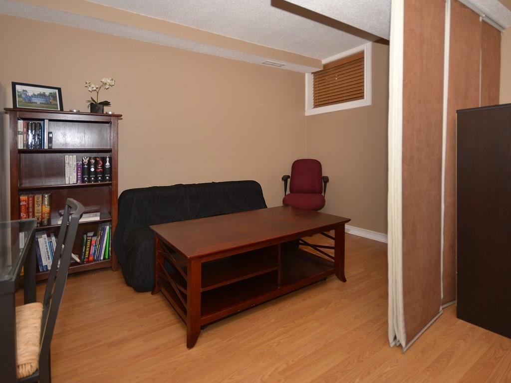 102 Thornbury Crescent - Photo 11
