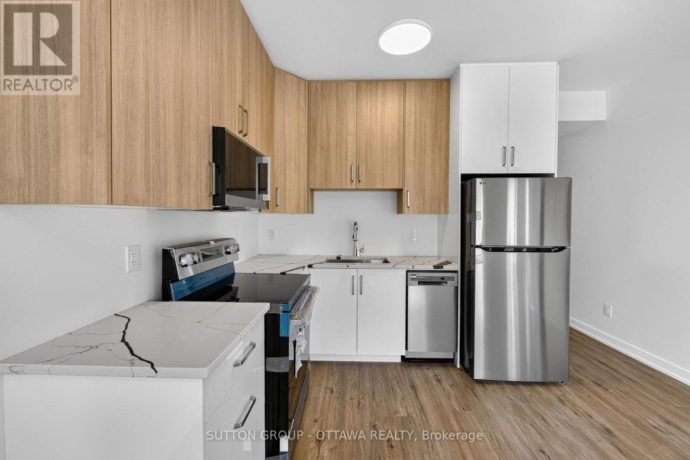 994 Woodroffe Avenue - Photo 2