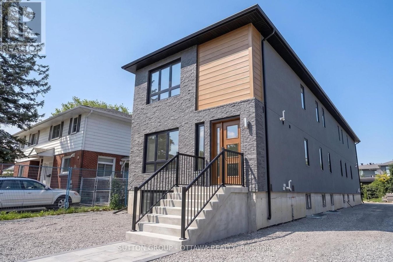 994 Woodroffe Avenue - Photo 1