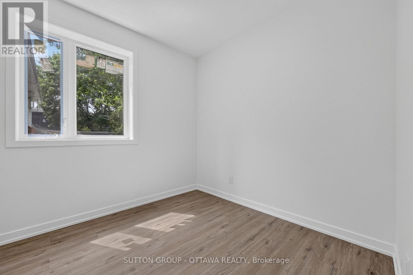 994 Woodroffe Avenue - Photo 4