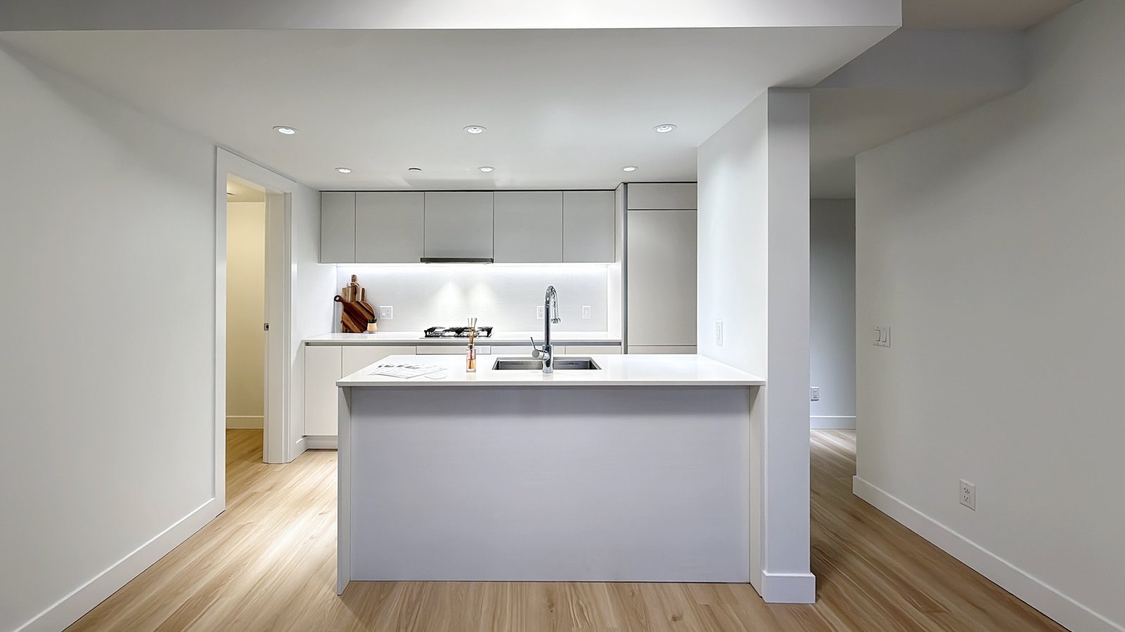 908 Quayside Drive - Photo 2