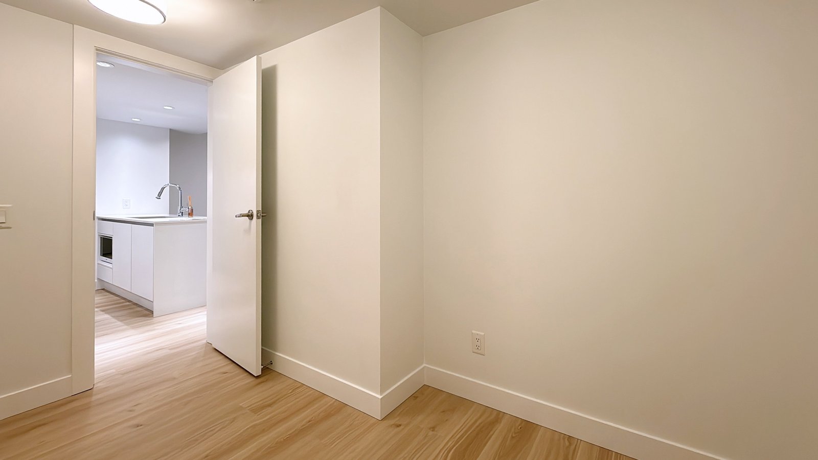 908 Quayside Drive - Photo 7