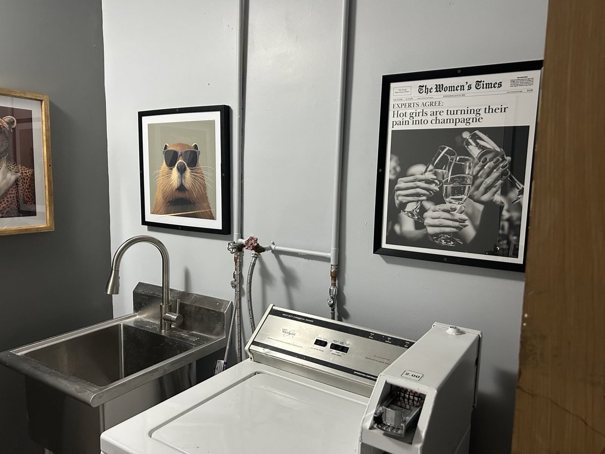 403 Agnes Street - Photo 2