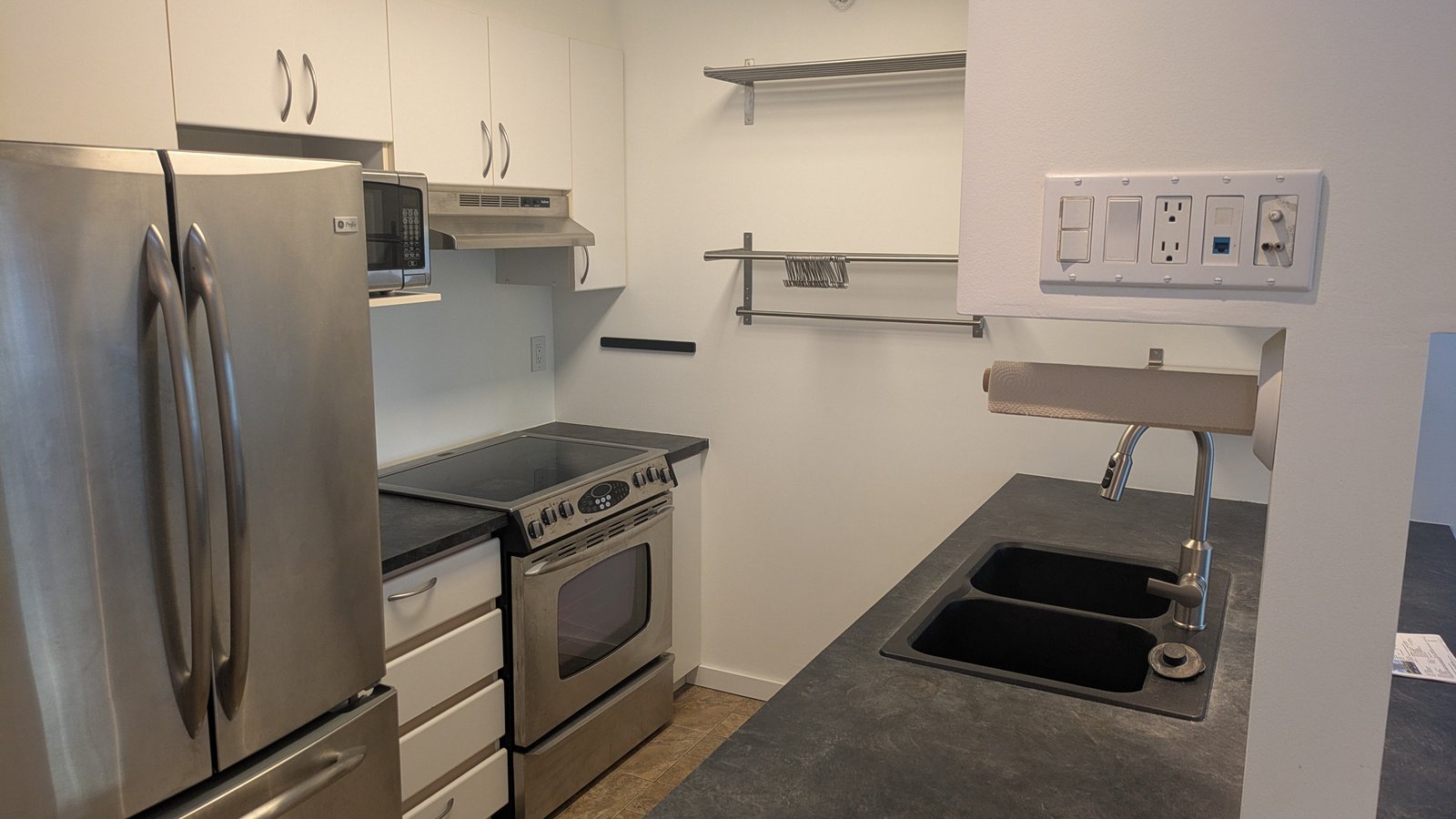 720 Carnarvon Street - Photo 3