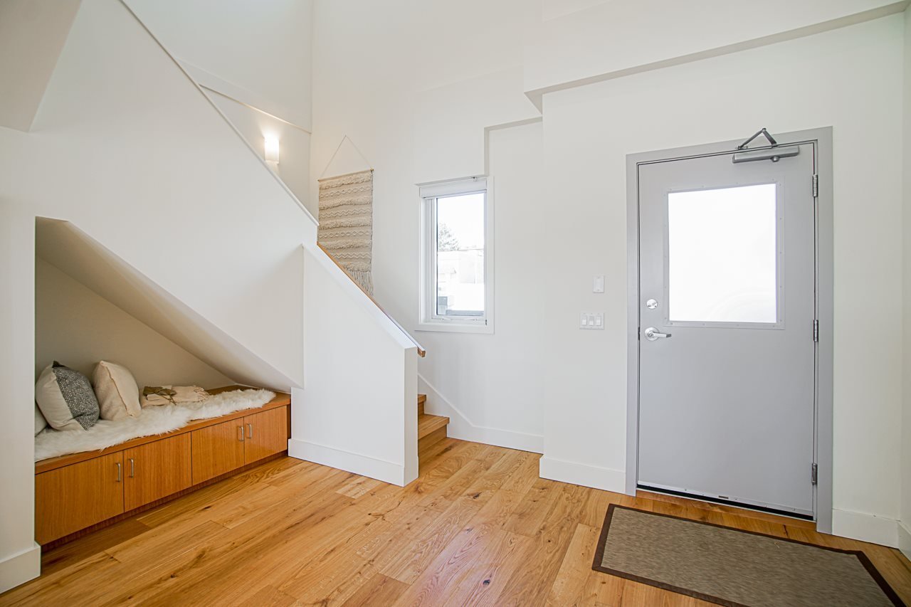250 Columbia Street - Photo 2