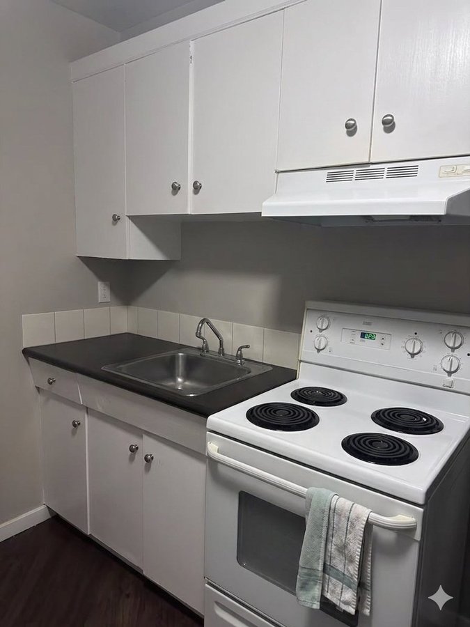10640 108 Street Northwest - Photo 5