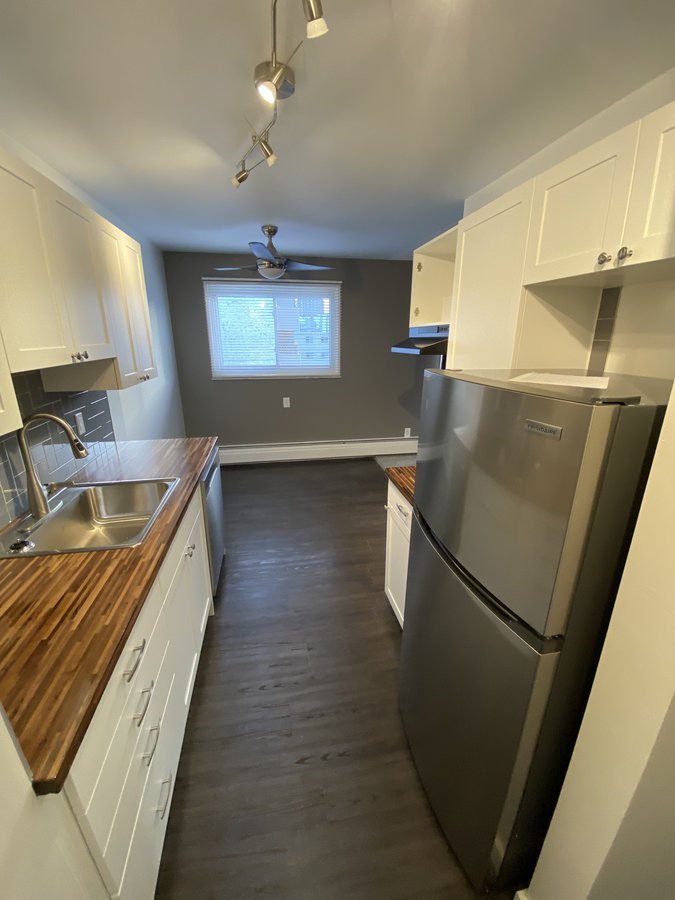 10260 116 Street Northwest - Photo 4