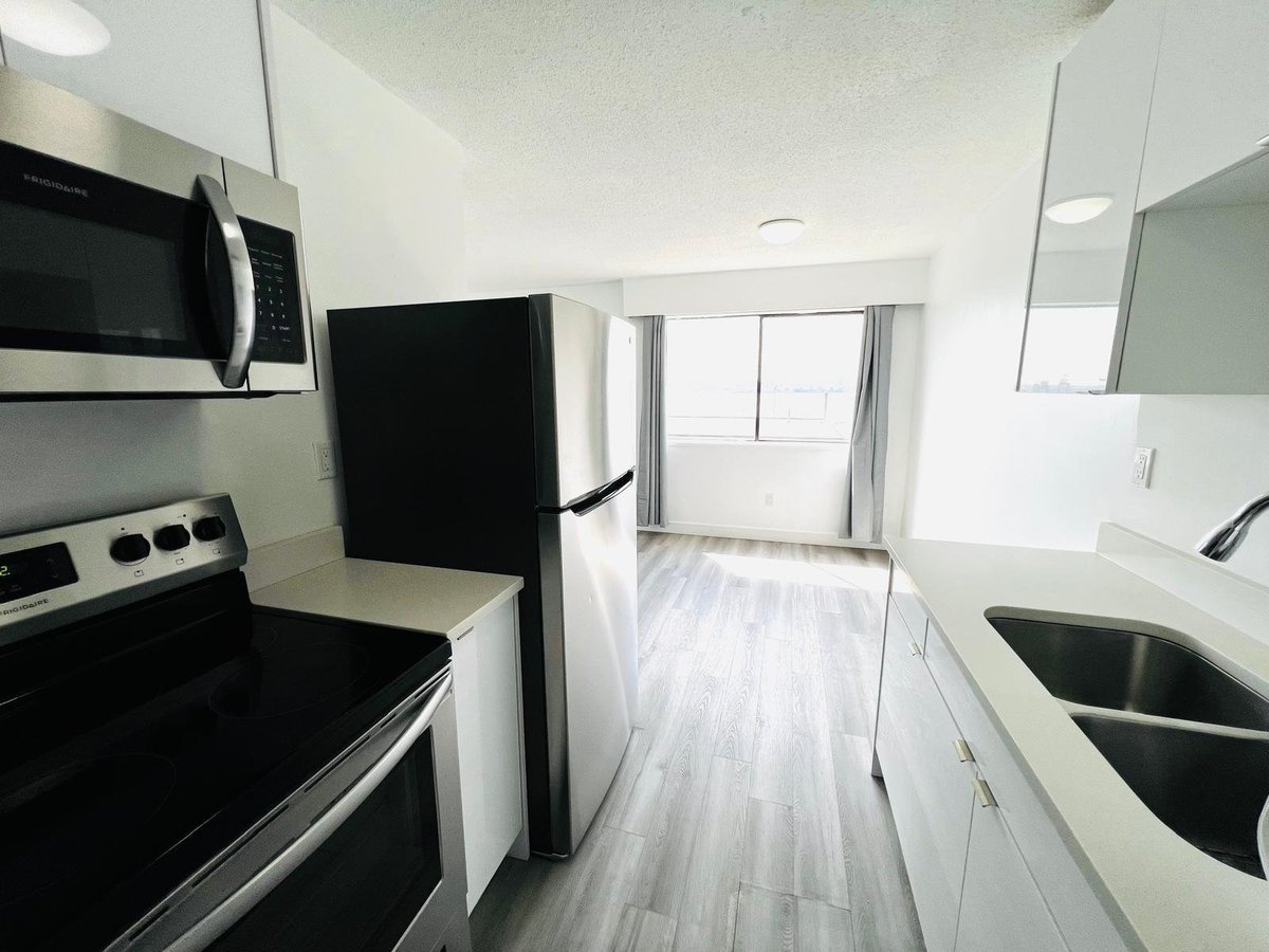 315 1st Street East - Photo 8