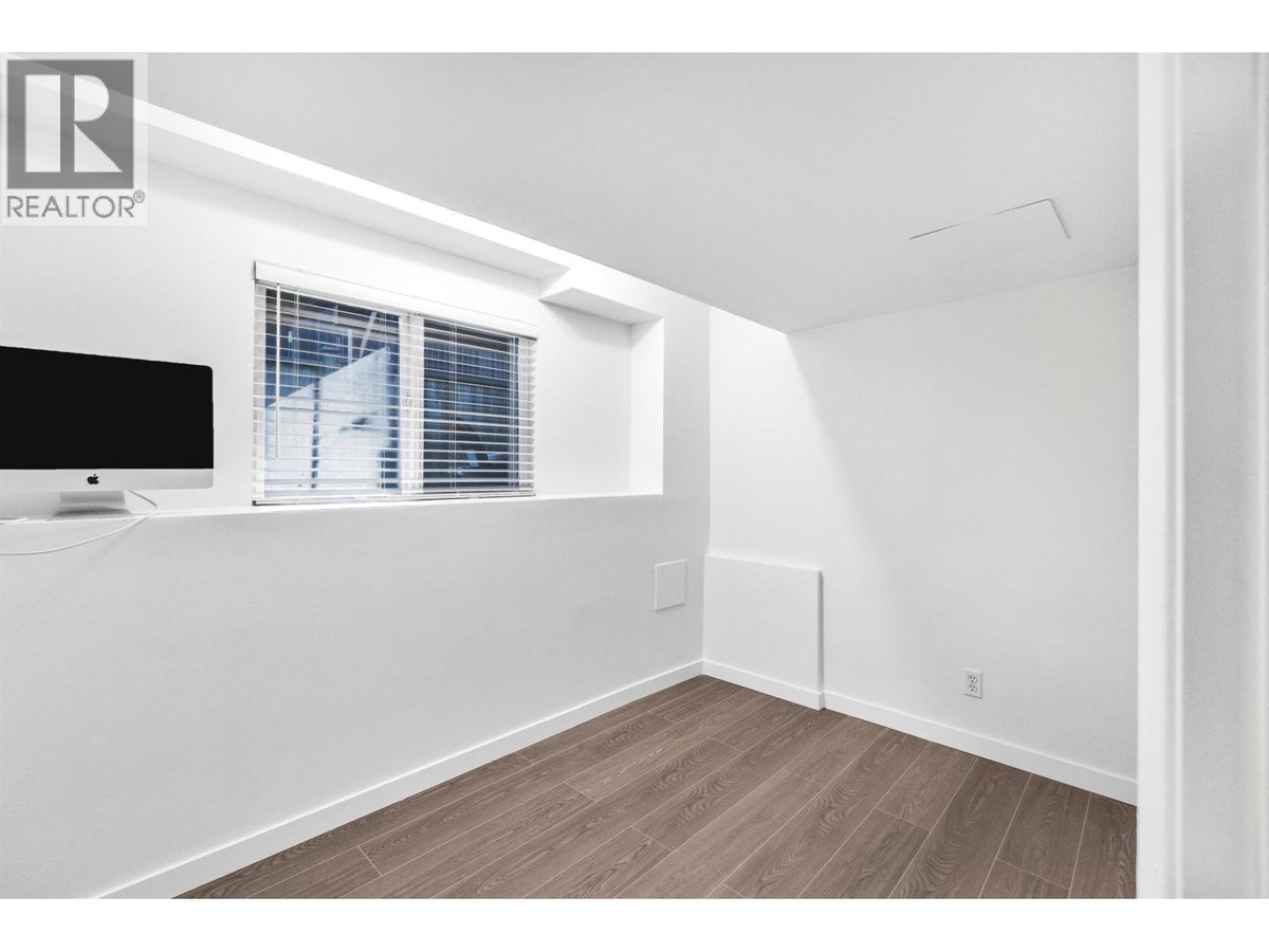 Ground Level 1XXX BERKLEY ROAD - Photo 17