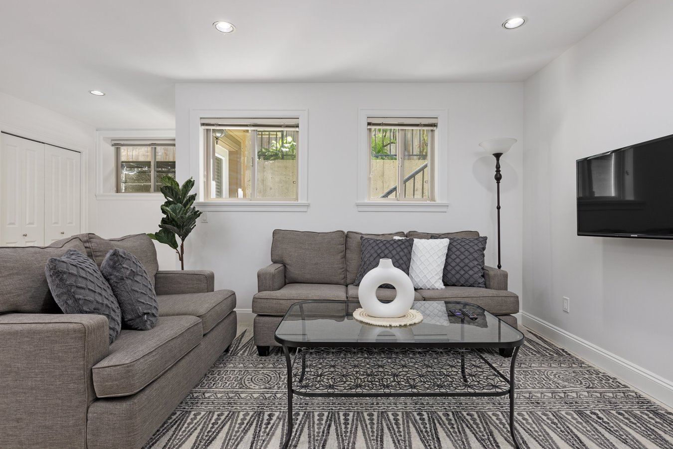 947 Belvista Crescent - Photo 4