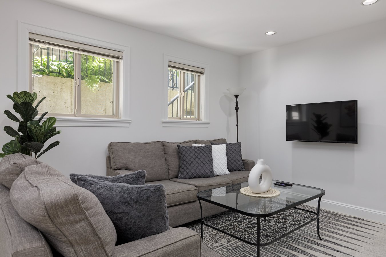 947 Belvista Crescent - Photo 5