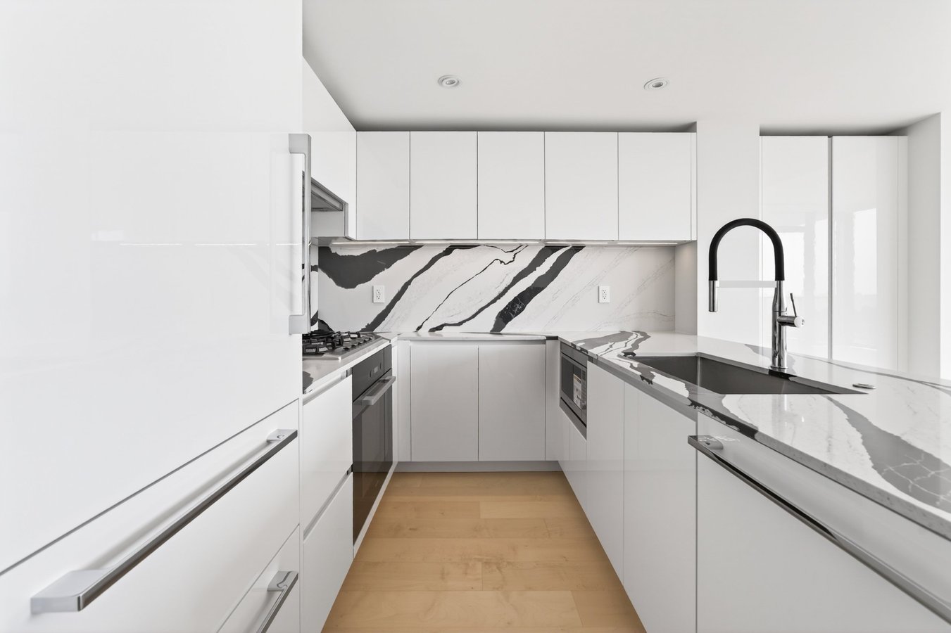 135 13th Street East - Photo 4