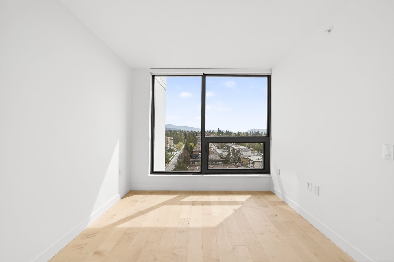 135 13th Street East - Photo 17